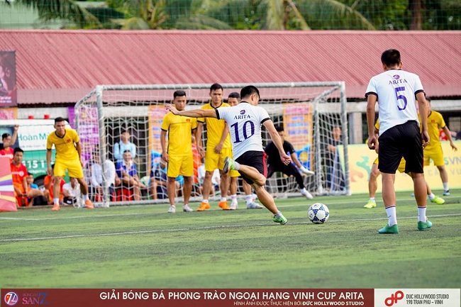 Tranh cúp Arita cùng giải bóng đá phong trào ngoại hạng Vinh năm 2018